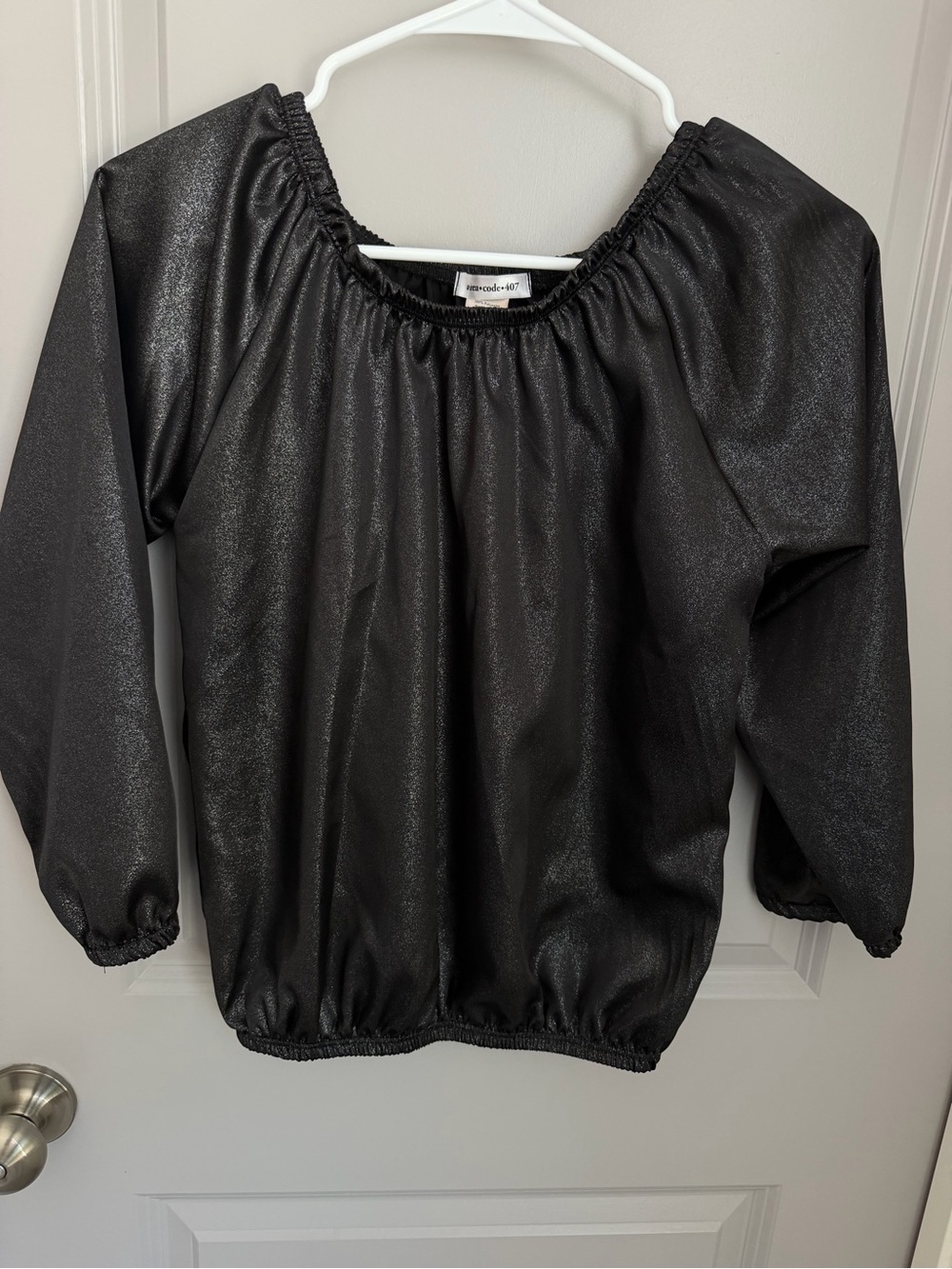 Area Code 407 Women’s Black Satin Polyester Scoop Neck Blouse Top Regular S